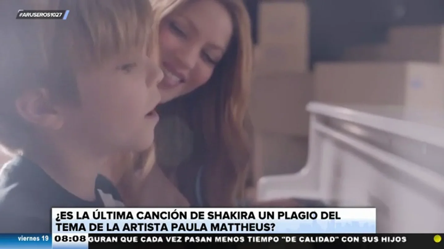 Shakira canta con sus hijos Shakira canta con sus hijos