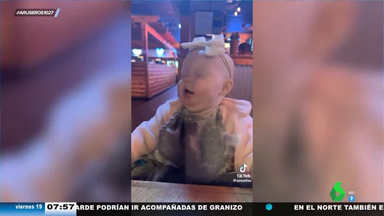 La divertida reacción de este bebé cuando prueba por primera vez un limón La divertida reacción de este bebé cuando prueba por primera vez un limón