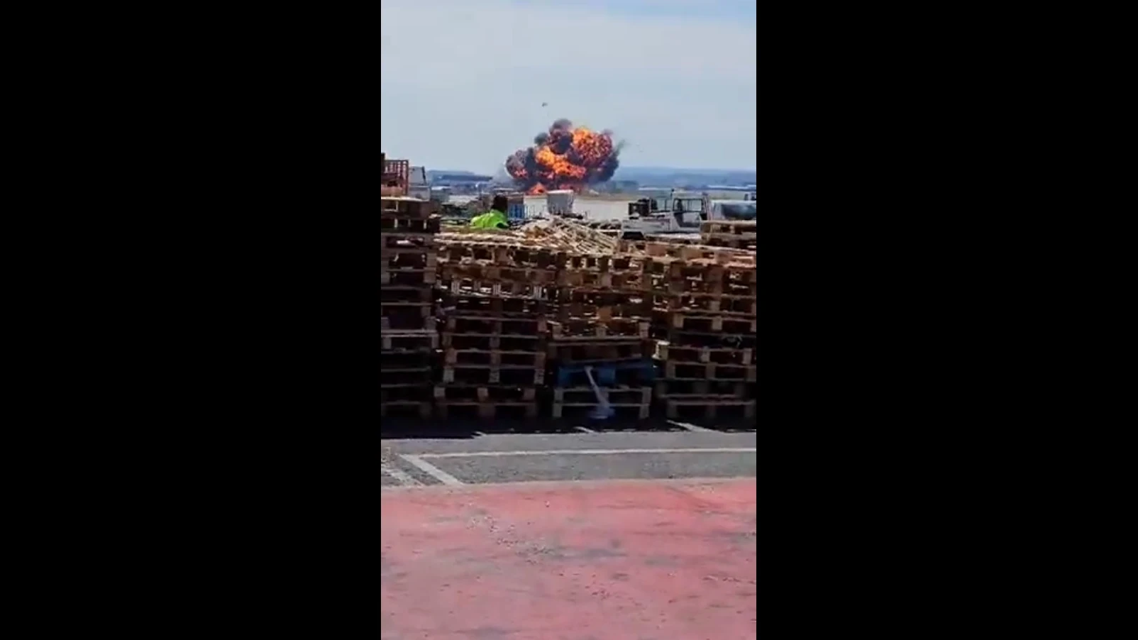 Un cazabombardero F18 se estrella en la base aérea de Zaragoza