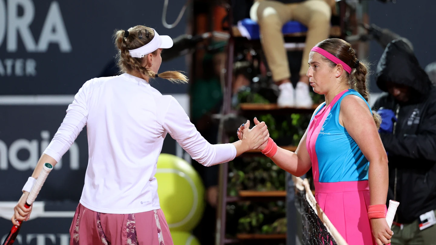 Elena Rybakina y Jelena Ostapenko. Elena Rybakina y Jelena Ostapenko.