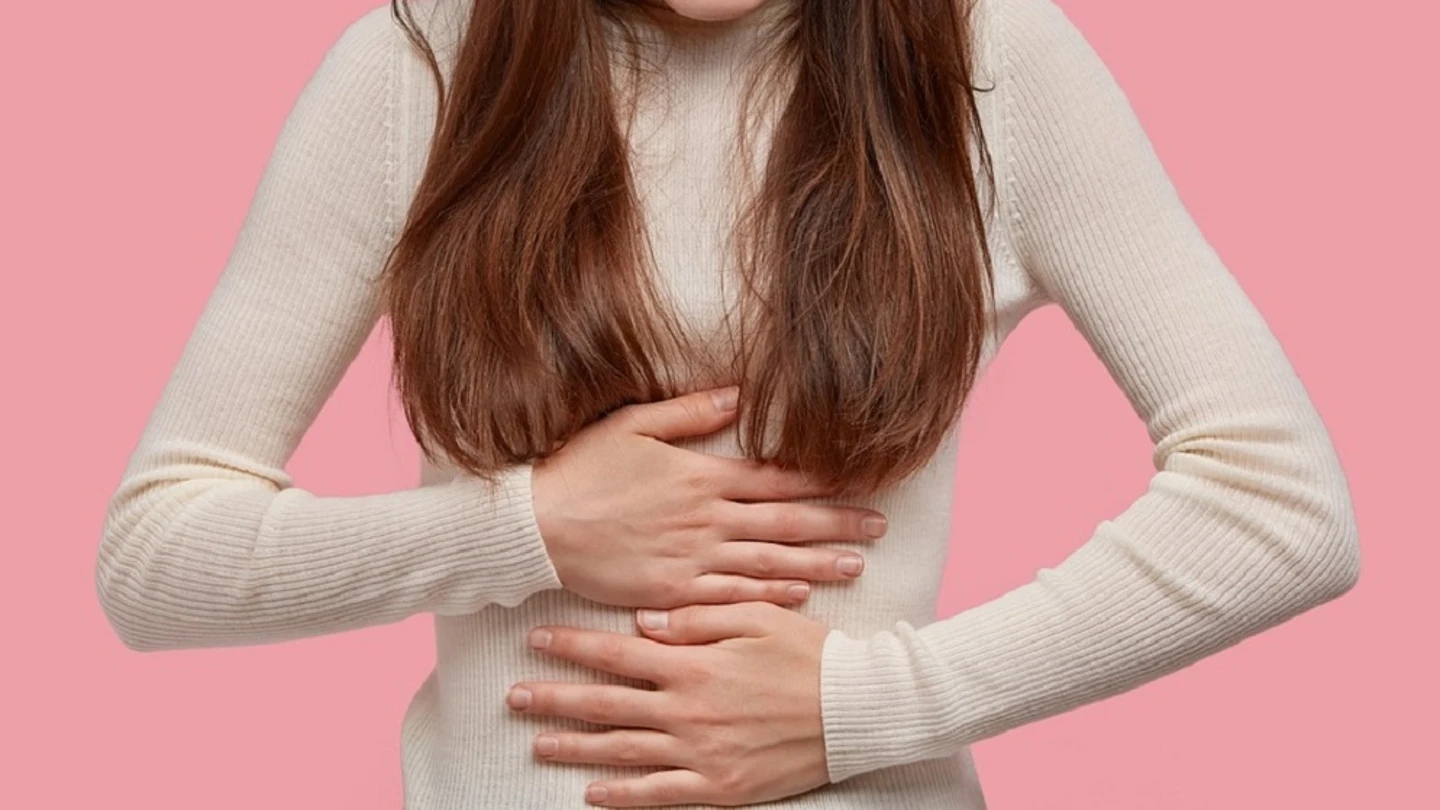 Una mujer con dolor. Regla dolorosa
