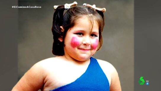 Rosa L&oacute;pez recuerda su original disfraz de Picapiedra hecho con huesos de la poller&iacute;a de sus padres