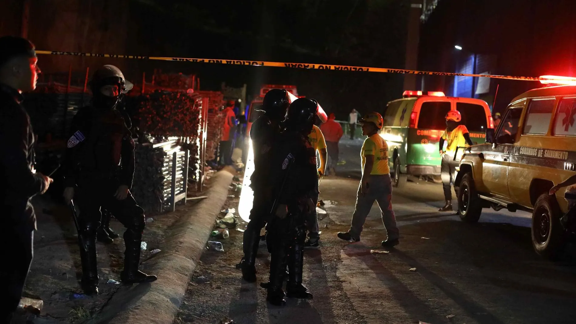 Una estampida en un estadio de fútbol deja doce muertos en El Salvador
