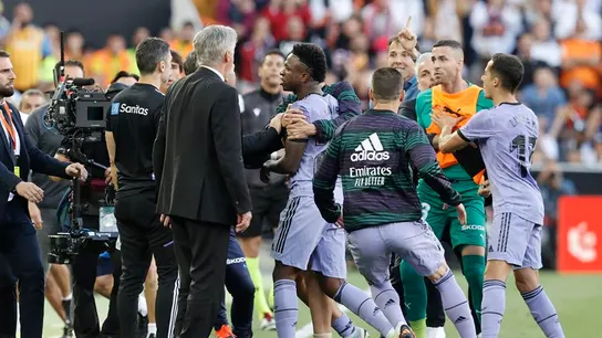 La RFEF cesa a Iglesias Villanueva y otros cinco árbitros de VAR tras la polémica de Mestalla La RFEF cesa a Iglesias Villanueva y otros cinco árbitros de VAR tras la polémica de Mestalla