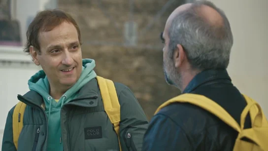 Albert Espinosa, tras estar tres años sin ir al colegio por el cáncer: "Pensaban que mi segundo apellido era ausente" Albert Espinosa, tras estar tres años sin ir al colegio por el cáncer: "Pensaban que mi segundo apellido era ausente"