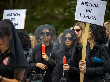 El funeral de los funcionarios de Justicia en La Rioja por el día de la huelga