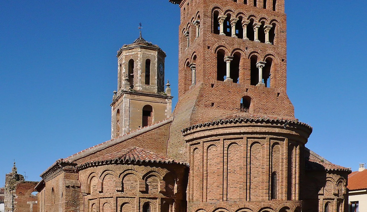 Iglesia de San Tirso de Sahagún: su historia y quienes están enterrados allí