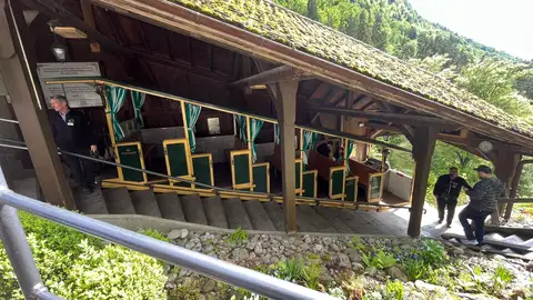 El funicular más antiguo de Europa, en Giessbach, Interlaken (Suiza) El funicular más antiguo de Europa, en Giessbach, Interlaken (Suiza)