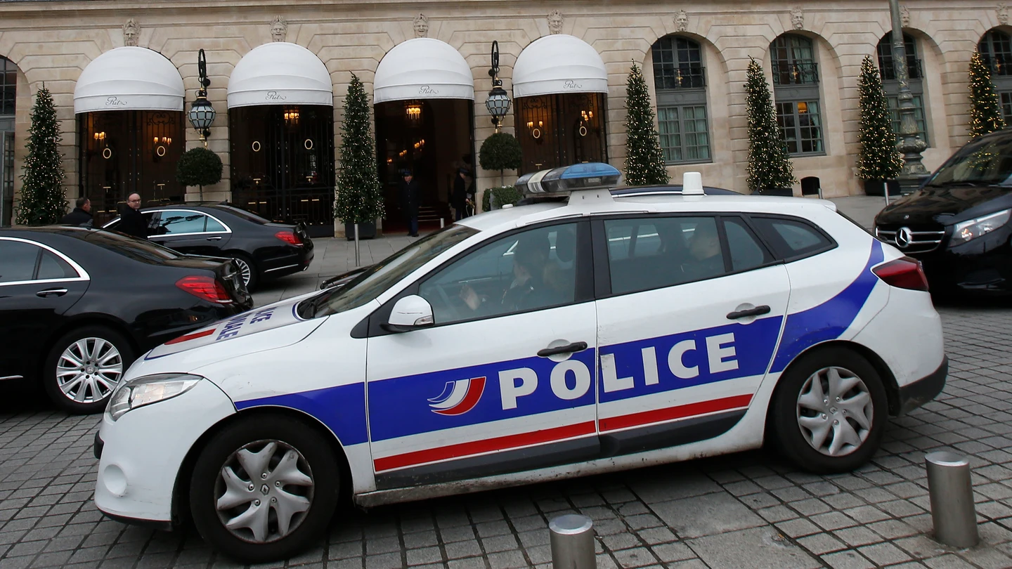 Imagen de archivo de un coche de policía en Francia. Imagen de archivo de un coche de policía en Francia.