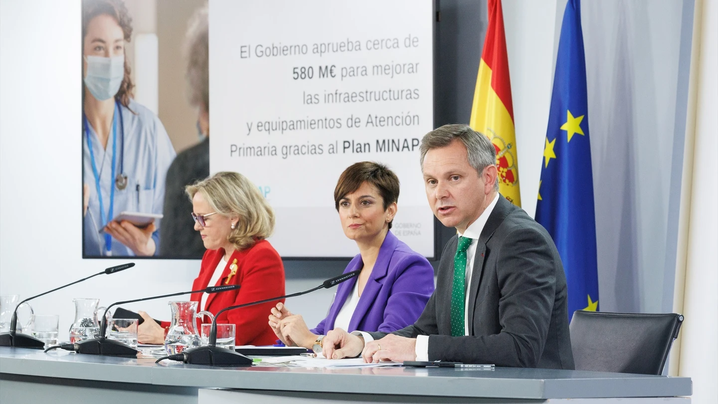 La vicepresidenta primera y ministra de Asuntos Económicos y Transformación Digital, Nadia Calviño; la ministra de Política Territorial y portavoz del Gobierno de España, Isabel Rodríguez, y el ministro de Sanidad, José Miñones La vicepresidenta primera y ministra de Asuntos Económicos y Transformación Digital, Nadia Calviño; la ministra de Política Territorial y portavoz del Gobierno de España, Isabel Rodríguez, y el ministro de Sanidad, José Miñones