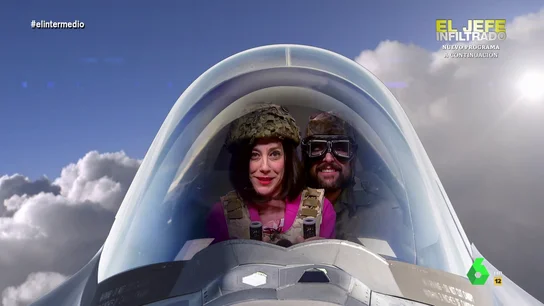 'Margarita Robles' aprende a pilotar uno de nuestros cazas para demostrar a Ucrania que también sirven: "¡Esto está tirado!" 'Margarita Robles' aprende a pilotar uno de nuestros cazas para demostrar a Ucrania que también sirven: "¡Esto está tirado!"