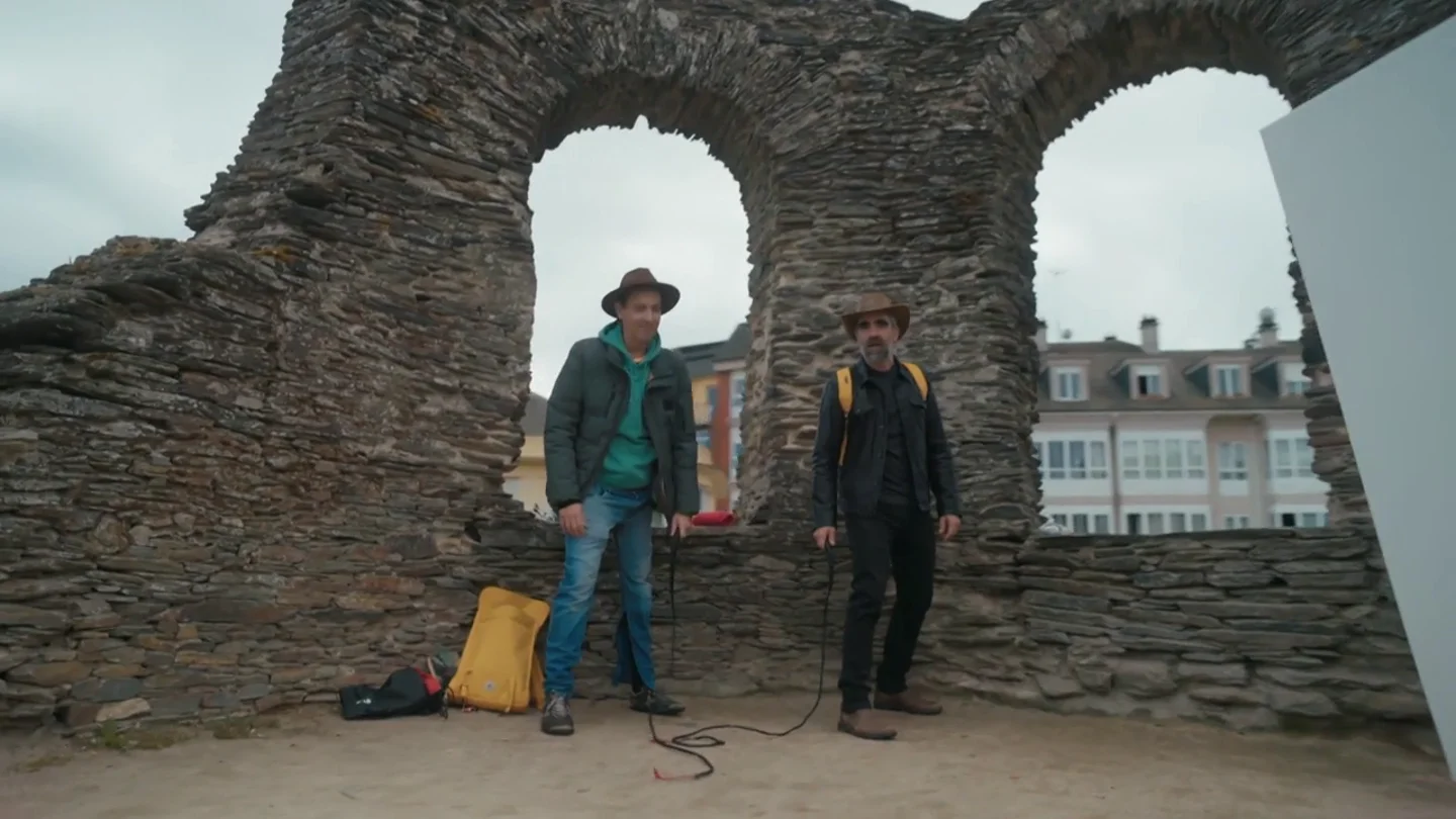 Luis Tosar cumple su sueño y se 'convierte' en su admirado Indiana Jones látigo en mano en la muralla de Lugo Luis Tosar cumple su sueño y se 'convierte' en su admirado Indiana Jones látigo en mano en la muralla de Lugo