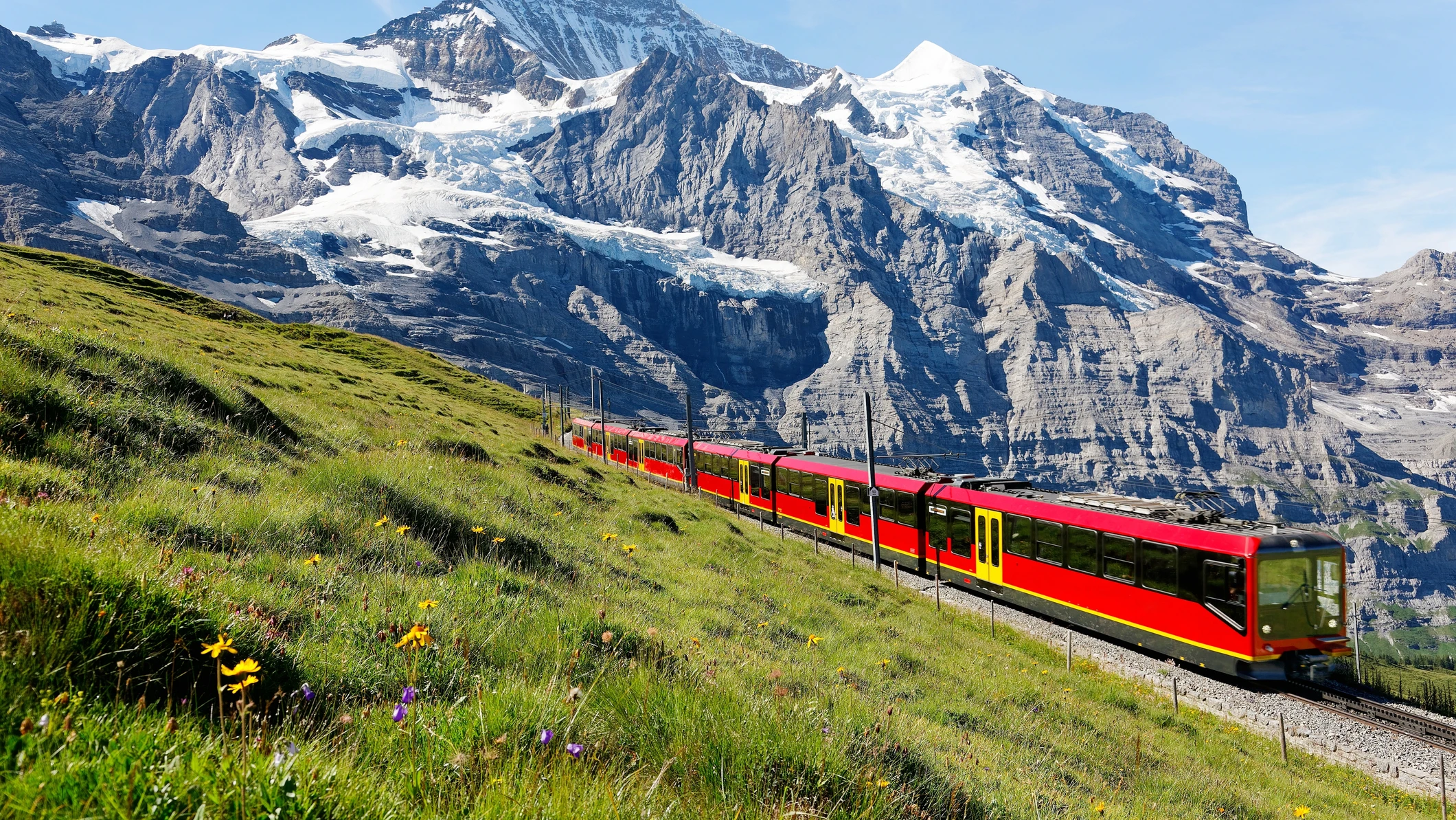 La estación de tren más alta de Europa está en Jungfraujoch (Suiza) La estación de tren más alta de Europa está en Jungfraujoch (Suiza)