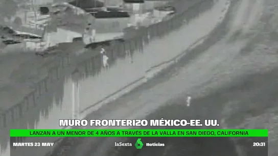 Lanzan un bebé sobre un muro fronterizo Lanzan un bebé sobre un muro fronterizo