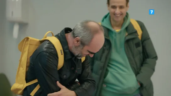 Albert Espinosa le toca la fibra sensible a Luis Tosar en El camino a casa: los reencuentros con los "héroes" de su infancia Albert Espinosa le toca la fibra sensible a Luis Tosar en El camino a casa: los reencuentros con los "héroes" de su infancia