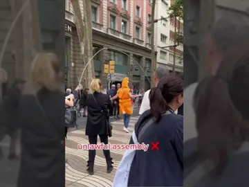Una turista visita Barcelona y cuenta en TikTok las costumbres "permitidas" que más le han impactado: "Es ilegal" Una turista visita Barcelona y cuenta en TikTok las costumbres "permitidas" que más le han impactado: "Es ilegal"