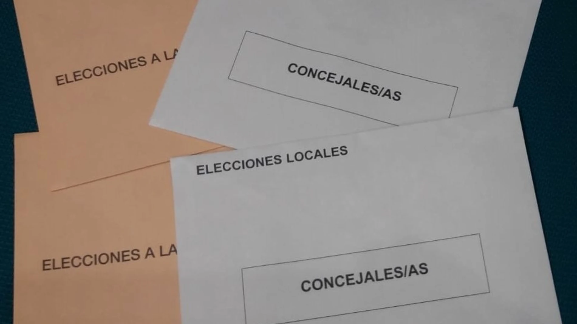 Fotografía de los sobres electorales a nivel local