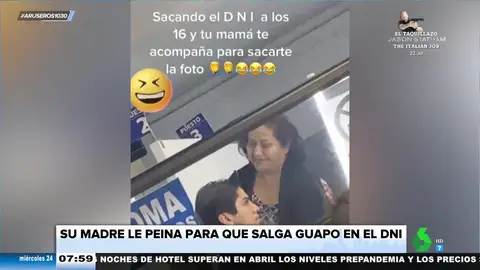 Un vídeo viral capta el momento incómodo en que una madre da el último toque al peinado de su hijo, un chico de 16 años, para que salga guapo en la foto del DNI. "Parece que le haya lamido una vaca", comenta Angie Cárdenas en este vídeo.