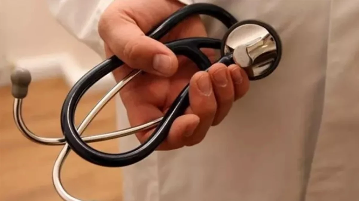 Stop a practical doctor who took advantage of his job to contact minors and had pedophile material Stop a practical doctor who took advantage of his job to contact minors and had pedophile material