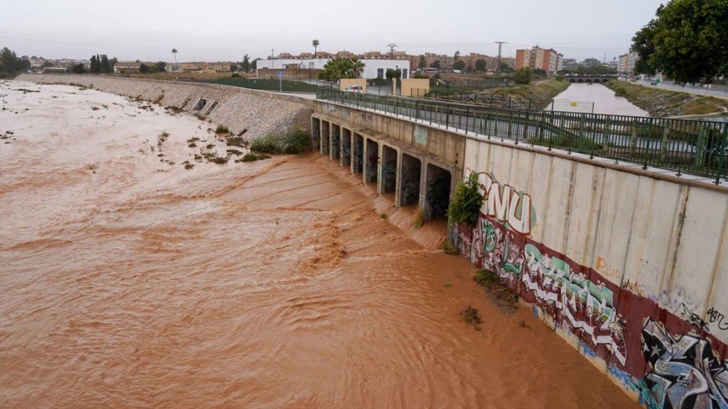 Precipitaciones de m&aacute;s de 100 litros provocan una decena de intervenciones, inundaciones y cortes de carretera en Cartagena. 