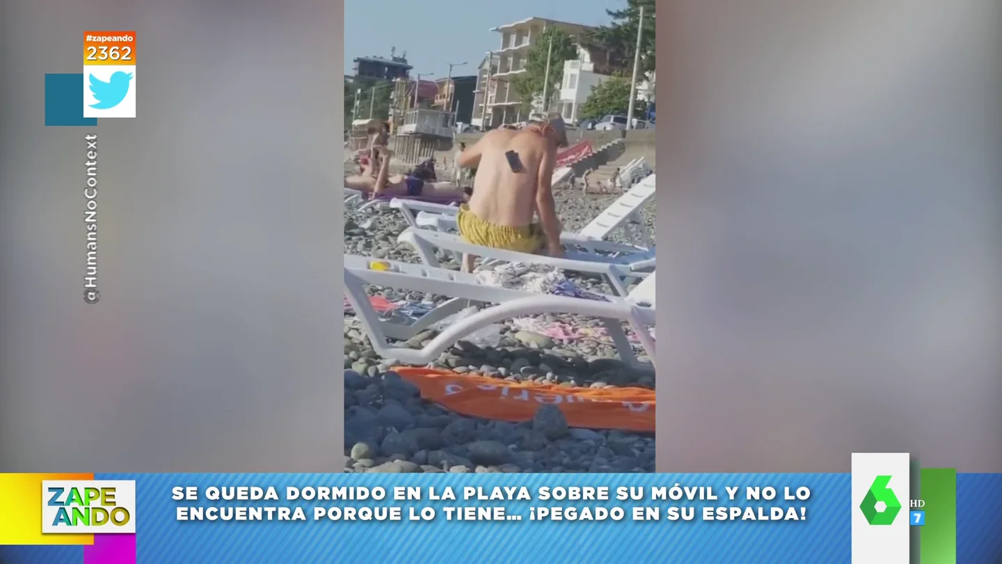 El surrealista vídeo viral de un hombre buscando su móvil en la playa El surrealista vídeo viral de un hombre buscando su móvil en la playa