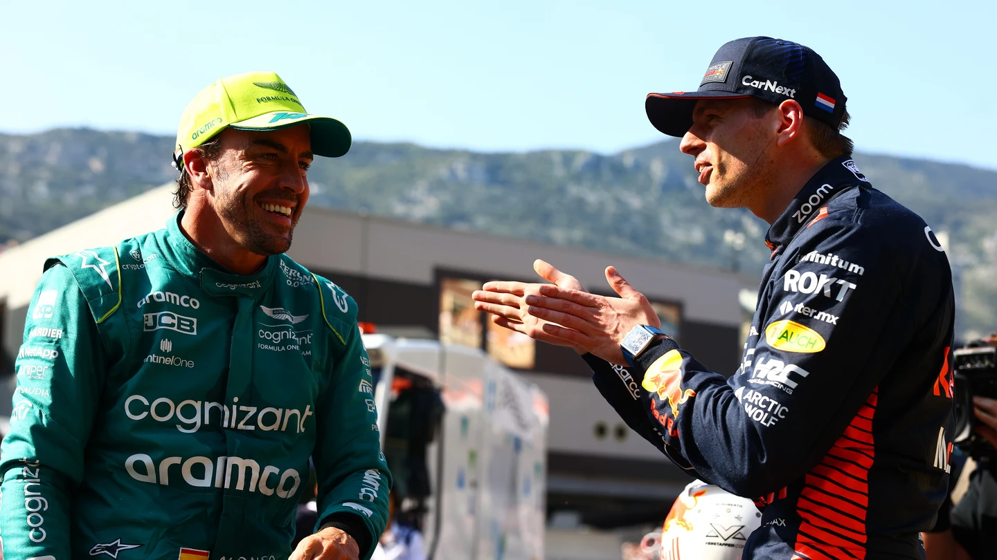 Fernando Alonso y Max Verstappen. Fernando Alonso y Max Verstappen.