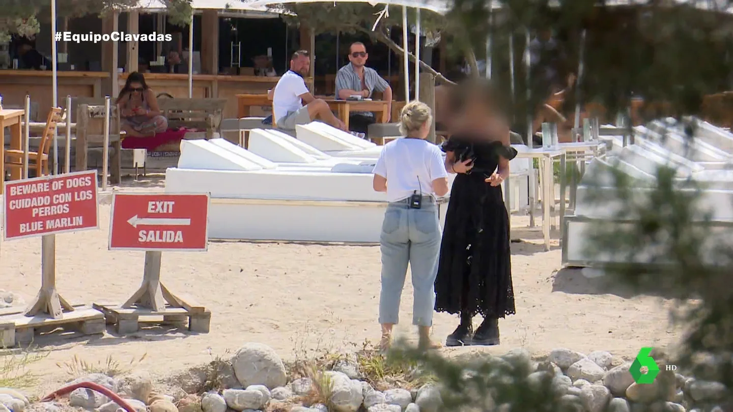 La encargada de un beach club deja a Equipo de Investigación con la palabra en la boca: "Se ha dado media vuelta" La encargada de un beach club deja a Equipo de Investigación con la palabra en la boca: "Se ha dado media vuelta"