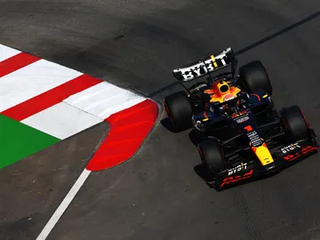 Max Verstappen se lleva la batalla con Alonso en Mónaco Max Verstappen se lleva la batalla con Alonso en Mónaco