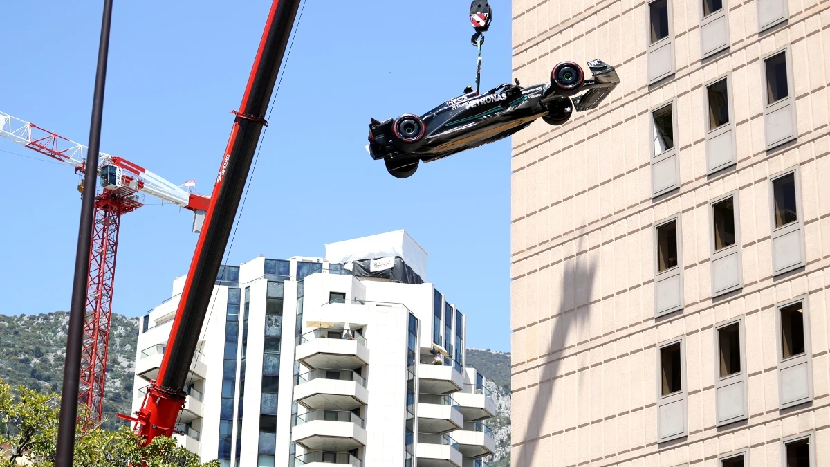 El Mercedes de Hamilton, volando