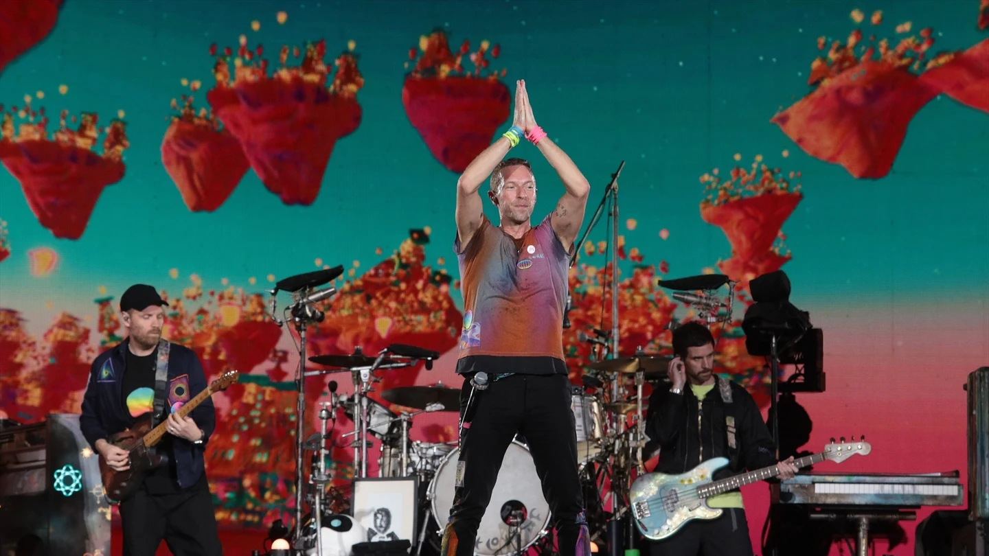 Coldplay durante una de sus actuaciones en Barcelona. Coldplay durante una de sus actuaciones en Barcelona.