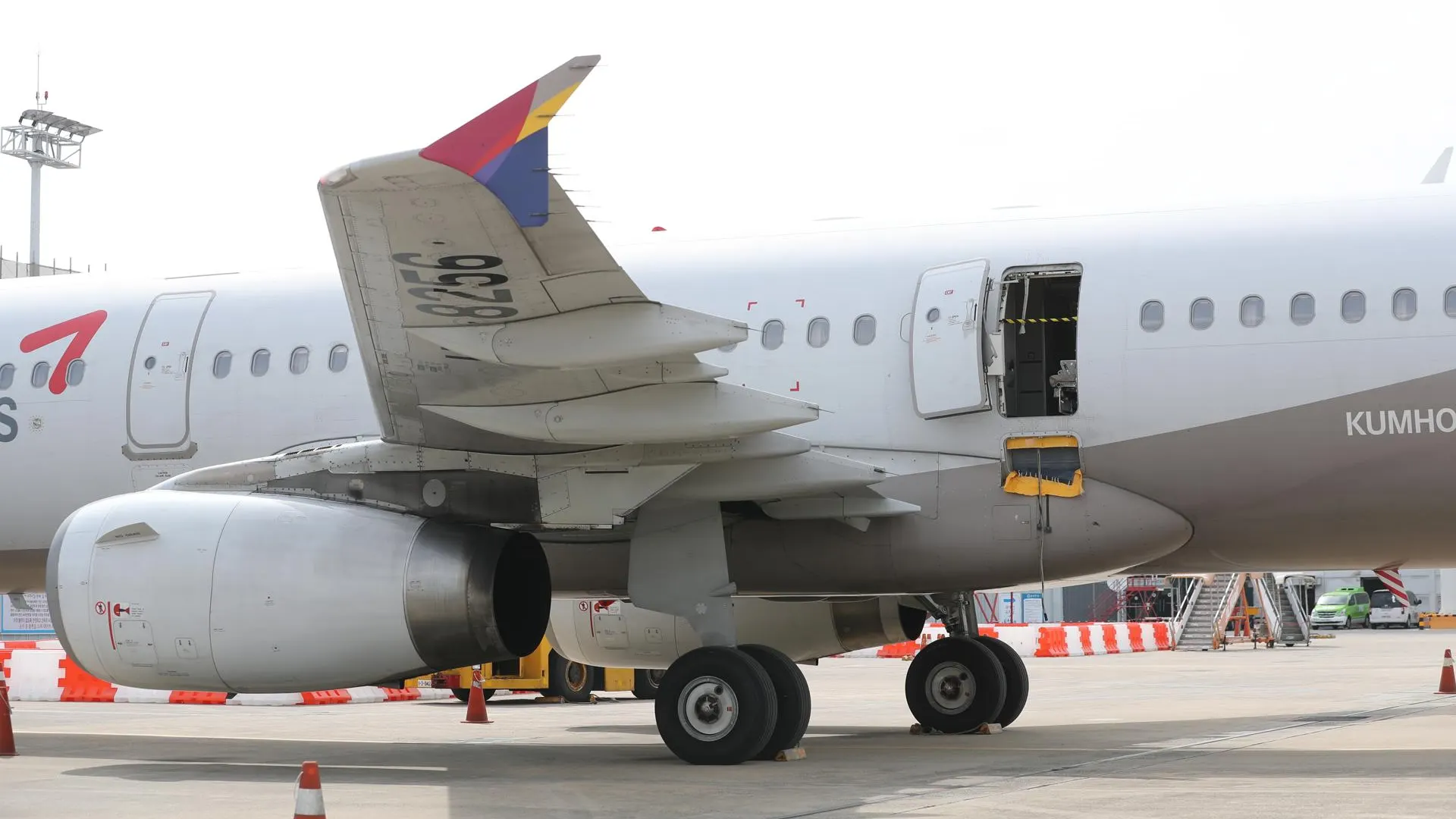 El avión de Asiana Airlines cuya puerta abrió un pasajero minutos antes de aterrizar en Daegu.