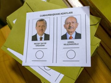 Turkey goes to the polls in an unprecedented second round to choose between Erdogan’s continuity or the end of his term