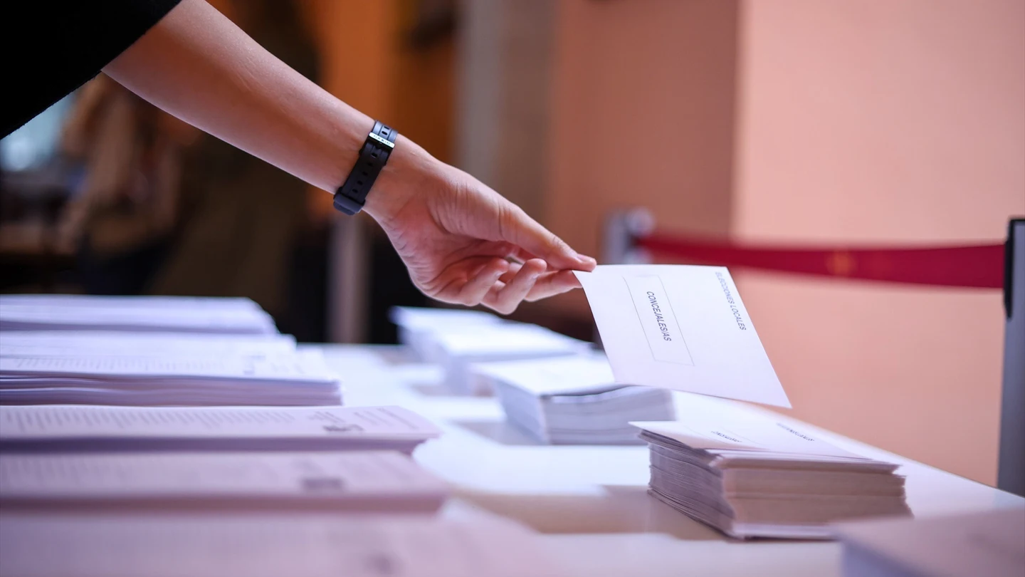 ¿Pueden votar los extranjeros en las elecciones municipales este 28M? Quiénes sí y quiénes no pueden hacerlo ¿Pueden votar los extranjeros en las elecciones municipales este 28M? Quiénes sí y quiénes no pueden hacerlo