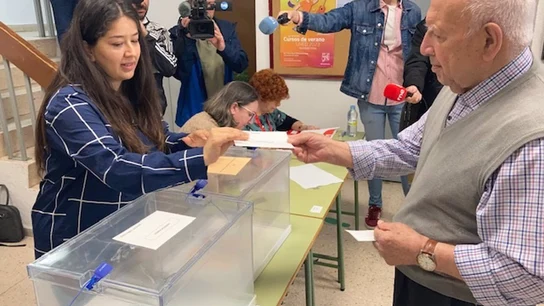 Una de las mesas electorales en Extremadura de las elecciones municipales y autonómicas del 28M Una de las mesas electorales en Extremadura de las elecciones municipales y autonómicas del 28M