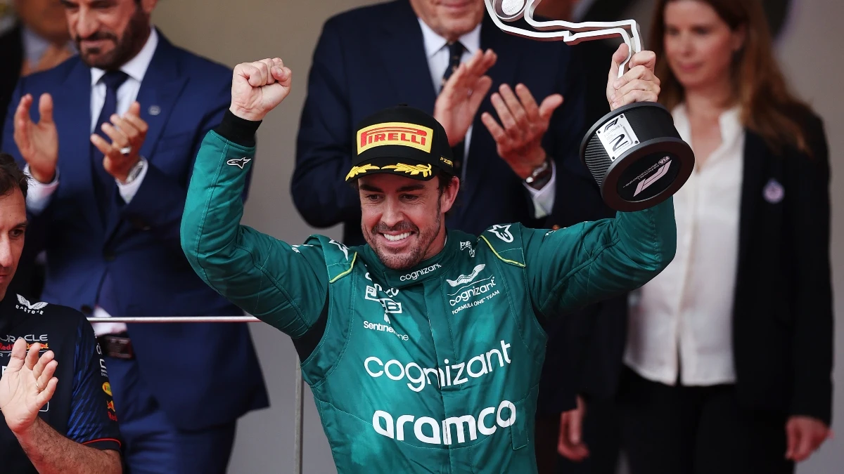 Fernando Alonso, en el podio de Mónaco