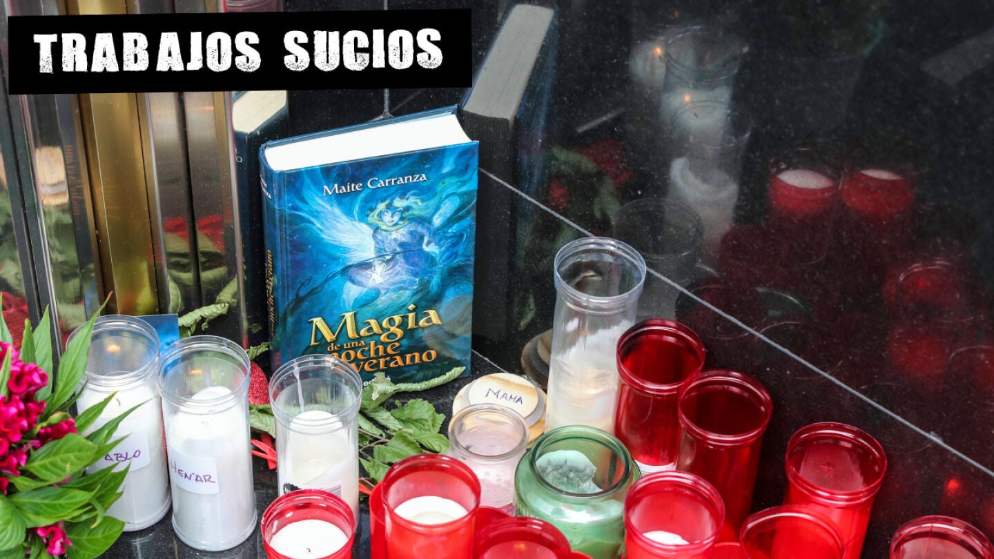 Flores y velas en recuerdo de las ni&ntilde;as de Oviedo