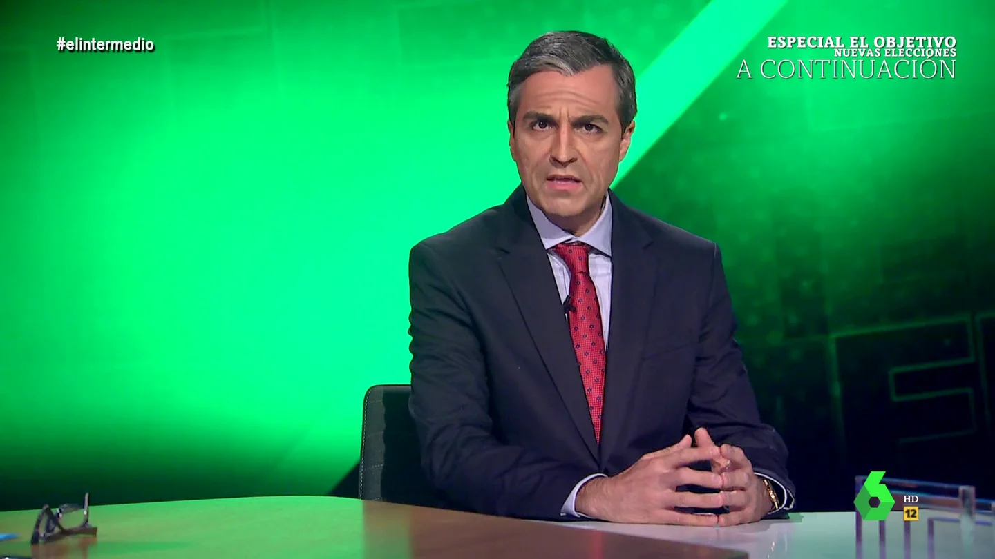 Pedro Sánchez (Raúl Pérez) desvela los motivos de su adelanto electoral "Siempre he sido un adelantado a mi tiempo, así que me dije '¿qué coño, por qué no adelantar también las elecciones?'", comenta el 'presidente del Gobierno' en esta imitación de Raúl Pérez donde explica por qué ha escogido el 23 de julio.