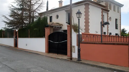 Detienen al hermano de la mujer embarazada asesinada junto a su hijo en Granada. Detienen al hermano de la mujer embarazada asesinada junto a su hijo en Granada.