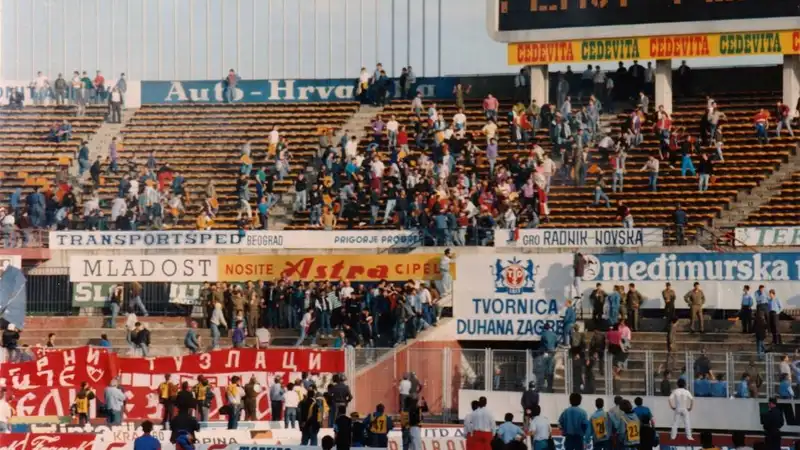 Partido de fútbol entre el Estrella Roja de Belgrado y el Dinamo de Zagreb en 1990