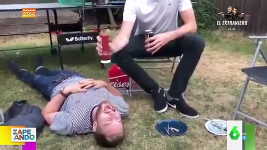 "El vídeo más absurdo de la historia de Zapeando": la ocurrencia de un hombre con un bote de kétchup "El vídeo más absurdo de la historia de Zapeando": la ocurrencia de un hombre con un bote de kétchup