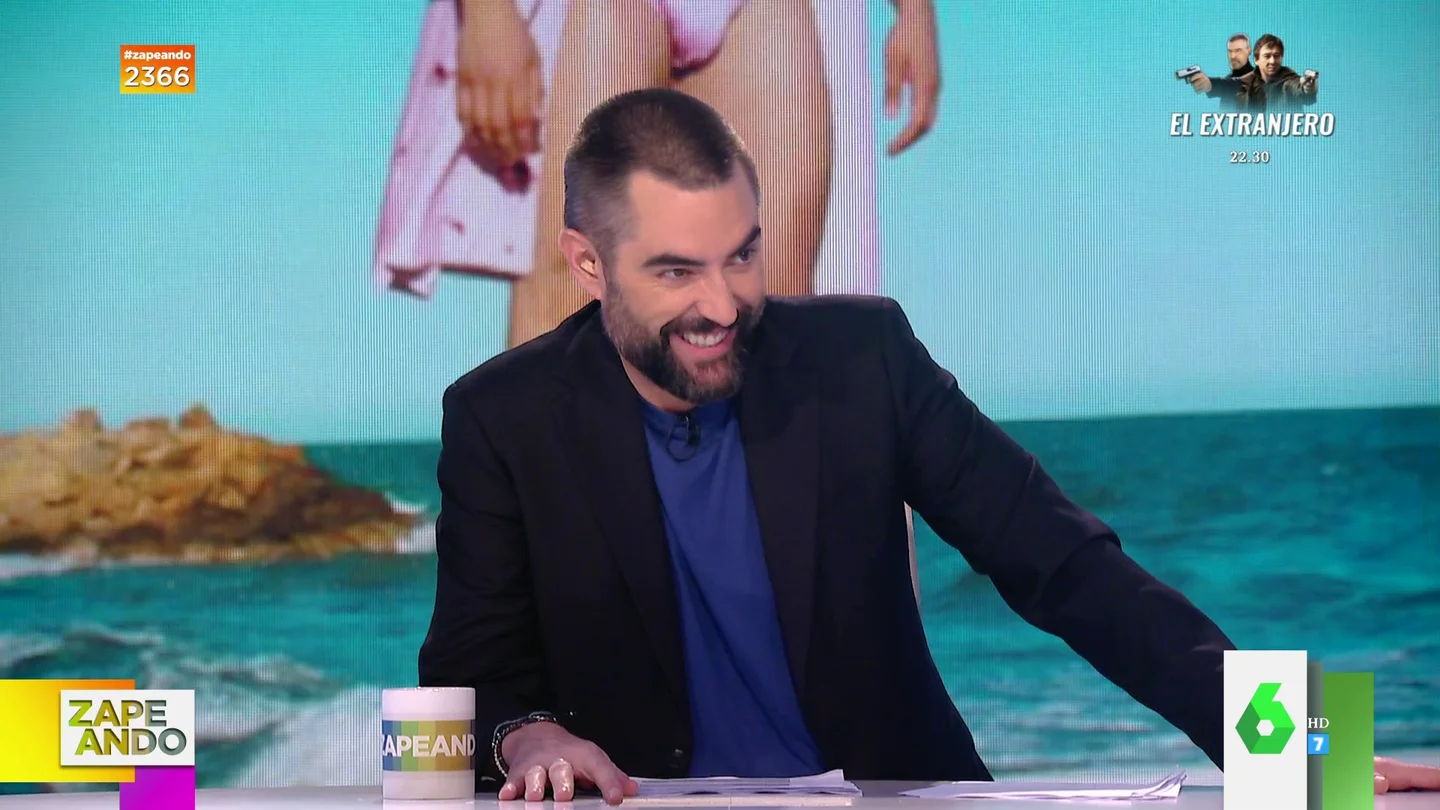 Dani Mateo pregunta a Eduardo Navarrete por el bañador paquetero Dani Mateo pregunta a Eduardo Navarrete por el bañador paquetero