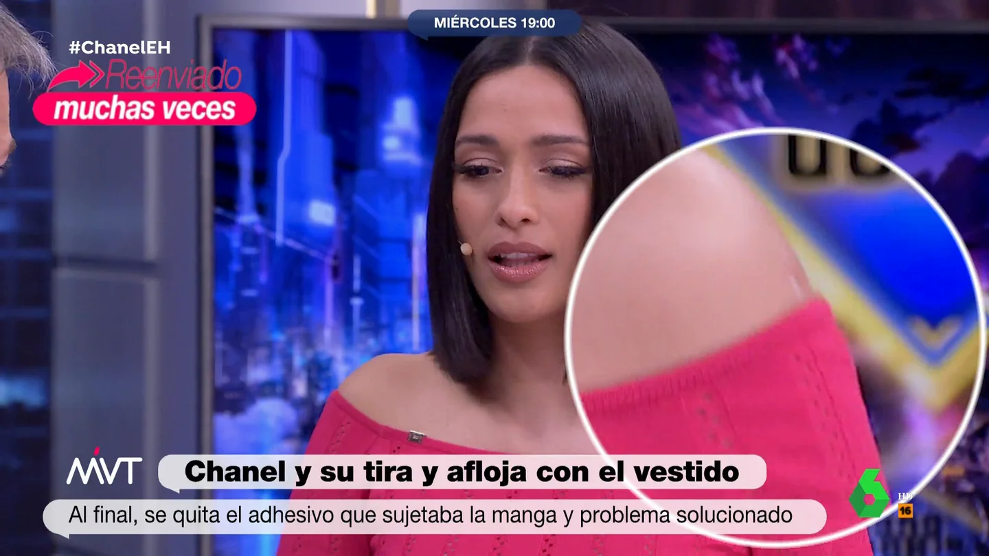 El detalle del vestido de Chanel en El Hormiguero que pasó desapercibido Más Vale Tarde analiza los mejores momentos de Chanel en El Hormiguero, desde los problemas que tuvo con su vestido hasta la confesión a Pablo Motos de uno de sus peores miedos: "Me parece un poco flojo", apunta Iñaki López en este vídeo.