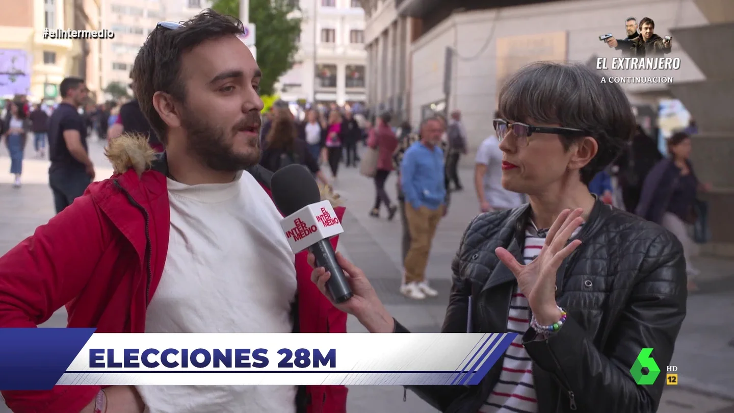 La confesión de este chico a Thais Villas sobre las elecciones del 23J Thais Villas pone a prueba a los españoles sobre la actualidad nacional e internacional del último mes y les pregunta sobre las elecciones del 28M, el adelanto electoral, la coronación de Carlos III o el caso Vinicius. Sus respuestas, en este vídeo.