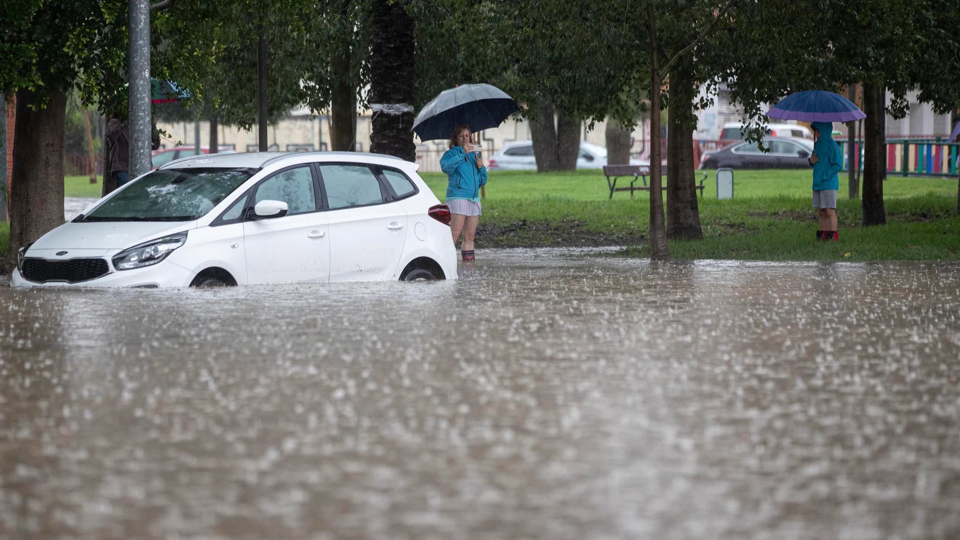 Inundaciones en la pedanía murciana de La Alberca tras la tormenta de lluvia y granizo que ha caído en la tarde de este miércoles