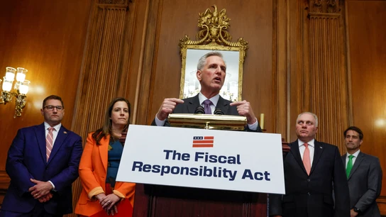 El presidente de la Cámara de Representantes de los Estados Unidos, Kevin McCarthy, habla durante una conferencia de prensa. El presidente de la Cámara de Representantes de los Estados Unidos, Kevin McCarthy, habla durante una conferencia de prensa.