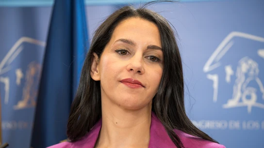 La portavoz de Ciudadanos en el Congreso, Inés Arrimadas, durante una rueda de prensa, en el Congreso de los Diputados, a 1 de junio de 2023, en Madrid (España). La portavoz de Ciudadanos en el Congreso, Inés Arrimadas, durante una rueda de prensa, en el Congreso de los Diputados, a 1 de junio de 2023, en Madrid (España).
