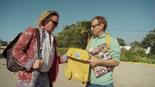 Pocholo estrena nueva mochila gracias a Albert Espinosa: los regalos con los que da comienzo El camino a casa Pocholo estrena nueva mochila gracias a Albert Espinosa: los regalos con los que da comienzo El camino a casa