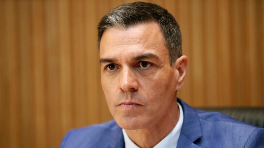 Pedro S&aacute;nchez durante la reuni&oacute;n que ha mantenido con diputados y senadores socialistas tras el 28M