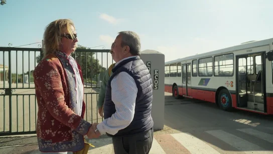 "Quería que le enseñase palabrotas": Pocholo se reencuentra con 'el teacher', su "bien pagado" profe de inglés "Quería que le enseñase palabrotas": Pocholo se reencuentra con 'el teacher', su "bien pagado" profe de inglés