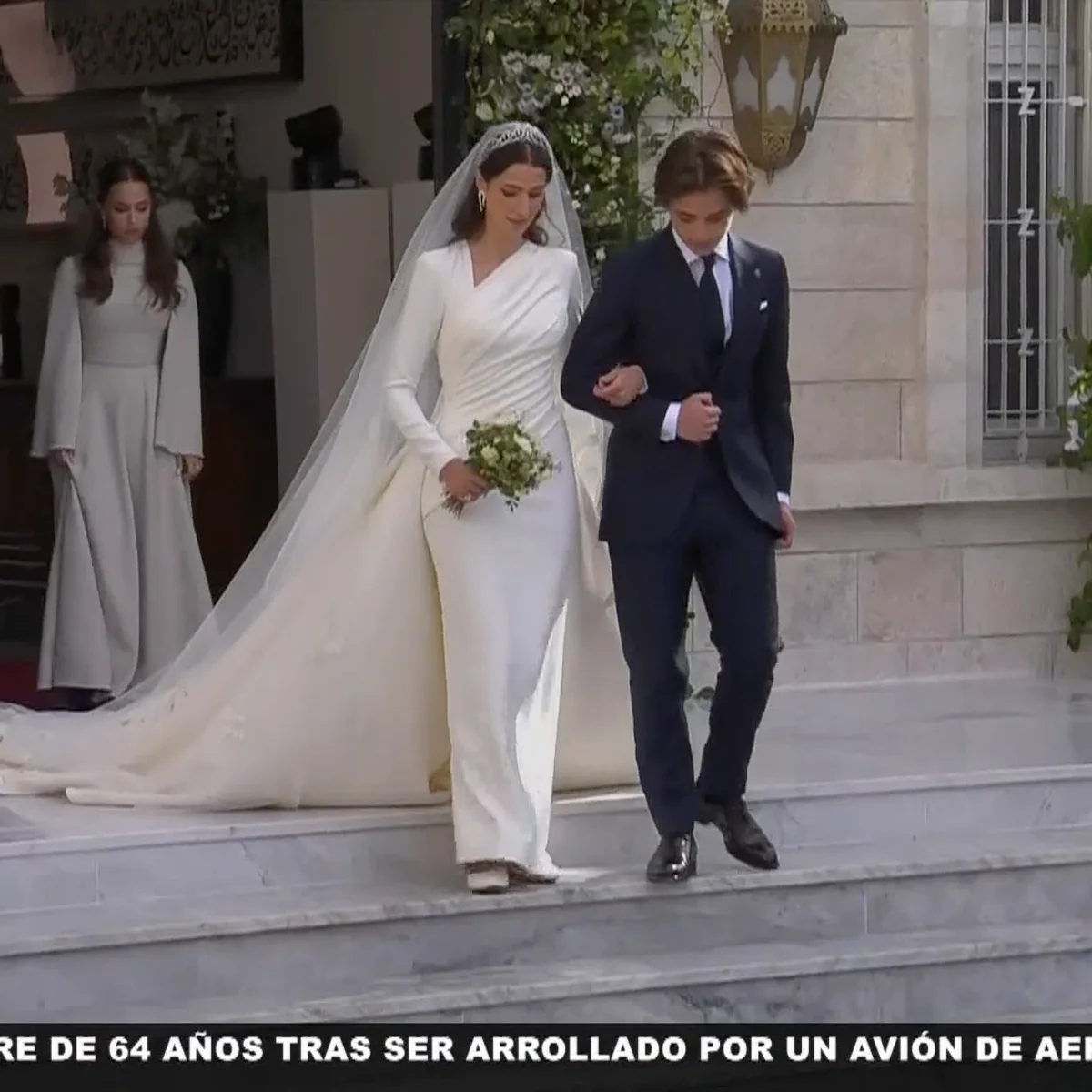 Vestido de novia asimétrico y zapatos planos: la elección de Rajwa Al en su boda con el príncipe Hussein Jordania